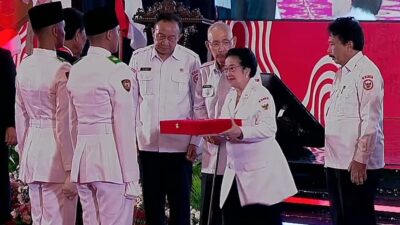 BPIP Serahkan Duplikat Bendera Pusaka dan Buku Pendidikan Pancasila Kepada 38 Kepala Daerah