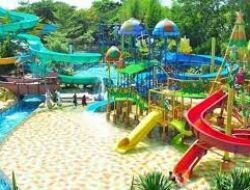 Menikmati Aneka Permainan Air Bersama Anak Dan Keluarga di Royal Water Adventure