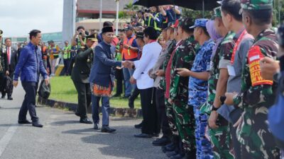 Kepala BPIP menyambut kedatangan Duplikat Bendera Pusaka dan Teks Proklamasi ketikan Sayuti Melik di Bandara S