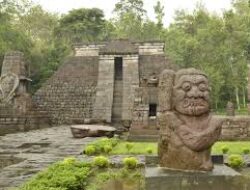 Inilah Fakta Menarik Pesona Keindahan Candi Sukuh, Ada Sepeda Layang Hingga Karpet Terbang