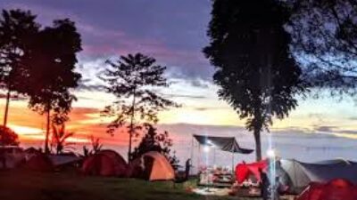 TEMPAT CAMPING TERBARU- Inilah daftar pilihan tempat camping terbaru di Tawangmangu, Cocok Buat Staycation!