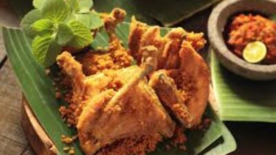 AYAM KAMPUNG GORENG- Inilah salah satu wisata kuliner ayam kampung goreng di Solo.