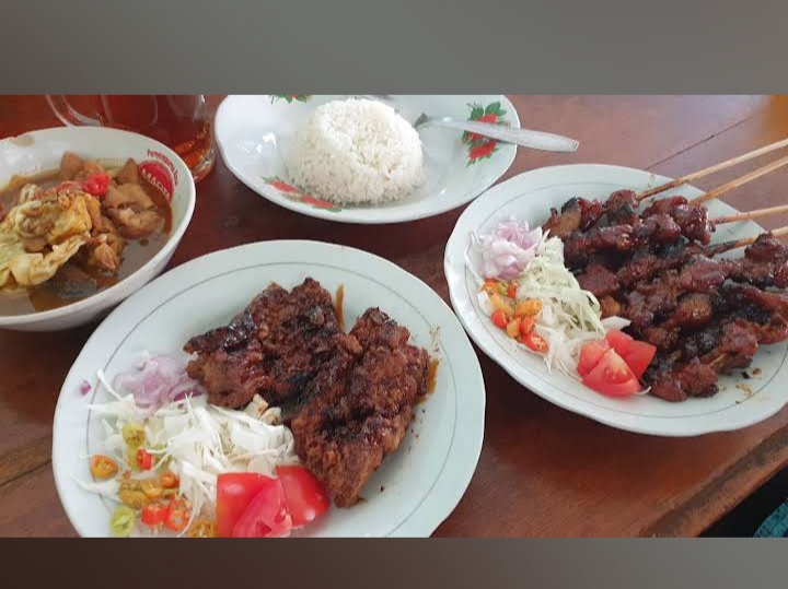 Ini salah satu kuliner Tengkleng yang terenak di Solo