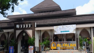 Masjid Al-Falah Sragen menjadi salah satu masjid yang berkomitmen untuk tidak menyimpan sisa kas masjid.