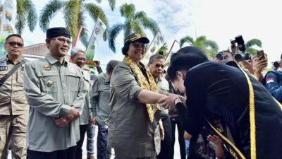 Menteri Lingkungan Hidup dan Kehutanan Siti Nurbaya dan Bupati Boyolali, M. Said Hidayat dalam Puncak Peringat