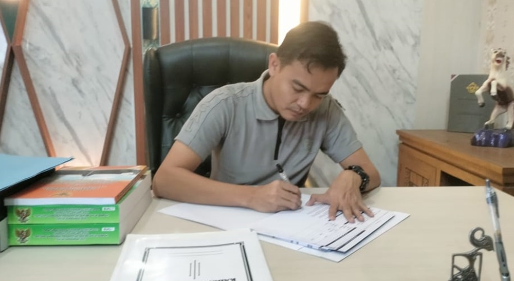Ketua DPRD Sementara DPRD Kabupaten Tegal Galuh Ghibran saat berada di kantornya, Kamis, 5 September