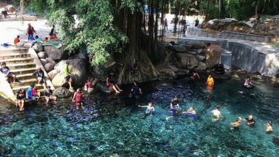 Destinasi Umbul Sigedang Kapilaler memiliki air yang sangat jernih dan menyegarkan.