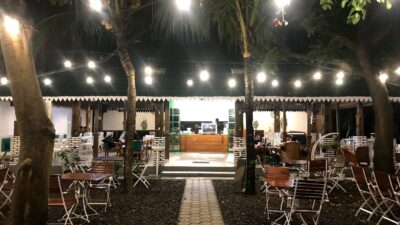 Heika Kopi Krangnyar merupakan tempat nongkrong yang menyediakan kopi terbaik dan makanan lezat.