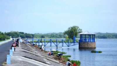 Menelusuri 6 Lokasi Mistis di Solo Raya, dari Benteng Vastenburg hingga Waduk Cengklik