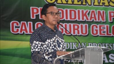 Dr Beni Habibi MPd selaku Direktur Program Profesi Guru saat memberikan sambutan