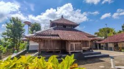 WISATA SEJARAH - Mengulik rekomendasi wisata sejarah Wonogiri.