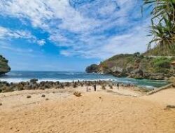 Inilah Pesona Wisata Pantai Wonogiri, Pasir Putih yang Masih Alami