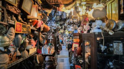 Berburu Barang Antik, Yuk Ke Pasar Triwindu Solo