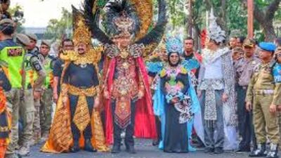 FESTIVAL BATIK CARNIVAL - Menikmati pesona keindahan Festival Batik Carnival Solo.