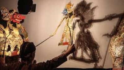 WAYANG KULIT - Fakta Sejarah Wayang Kulit Solo, ramping dan semampai.