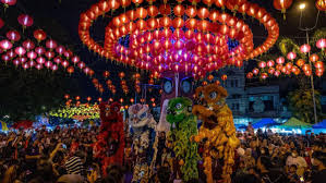 GREBEG SUDIRO - Tradisi Grebeg Sudiro merupakan wujud akulturasi Tionghoa Jawa di Solo.