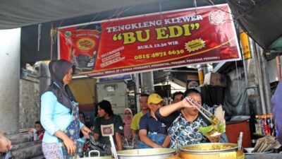 Tengkleng Bu Edi menjadi daya tarik wisata kuliner di Solo.