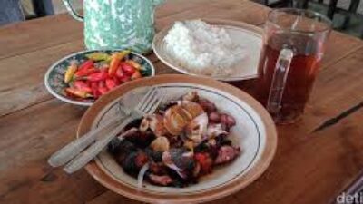 WARUNG SATE - Warung Sate Kupang Klaten ada sejak zaman belanda.