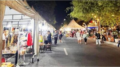 Ngarsopuro Night Market merupakan pasar malam khas yanga da di Solo.