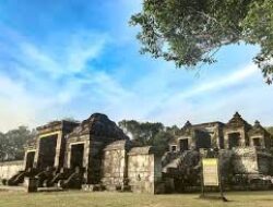 Menelusuri Jejak Sejarah Wisata Candi Ratu Boko, Istana Ayah dari Roro Jonggrang