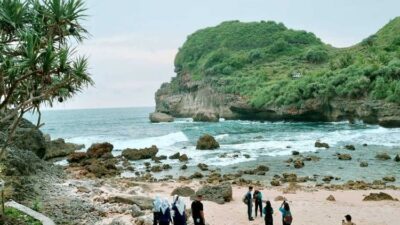 Mengulik Keindahan Pantai Sembukan Yang Jarang Dijamah Masyarakat