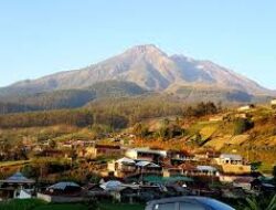 Wisata Gunung Lawu Yang Penuh Misteri di Karanganyar, Ada Tiga Puncak dan Warung Tertinggi