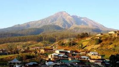 Wisata Gunung Lawu Yang Penuh Misteri di Karanganyar, Ada Tiga Puncak dan Warung Tertinggi