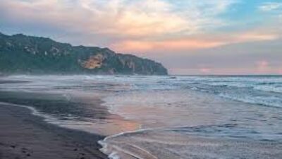 PARANGTRITIS - Wisata Pantai Parangtritis Yogyakarta memiliki keindahan alam yang menyimpan cerita mistis.