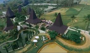 SEMAR EDUPARK - Wisata Semar Edupark di Tawangamangu ada photoshoot hingga belajar batik.