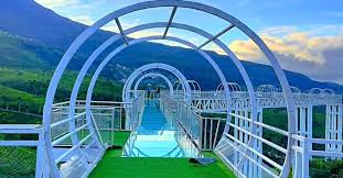 Piknik ke Destinasi Wisata Kemuning Sky Hills menyenangkan.