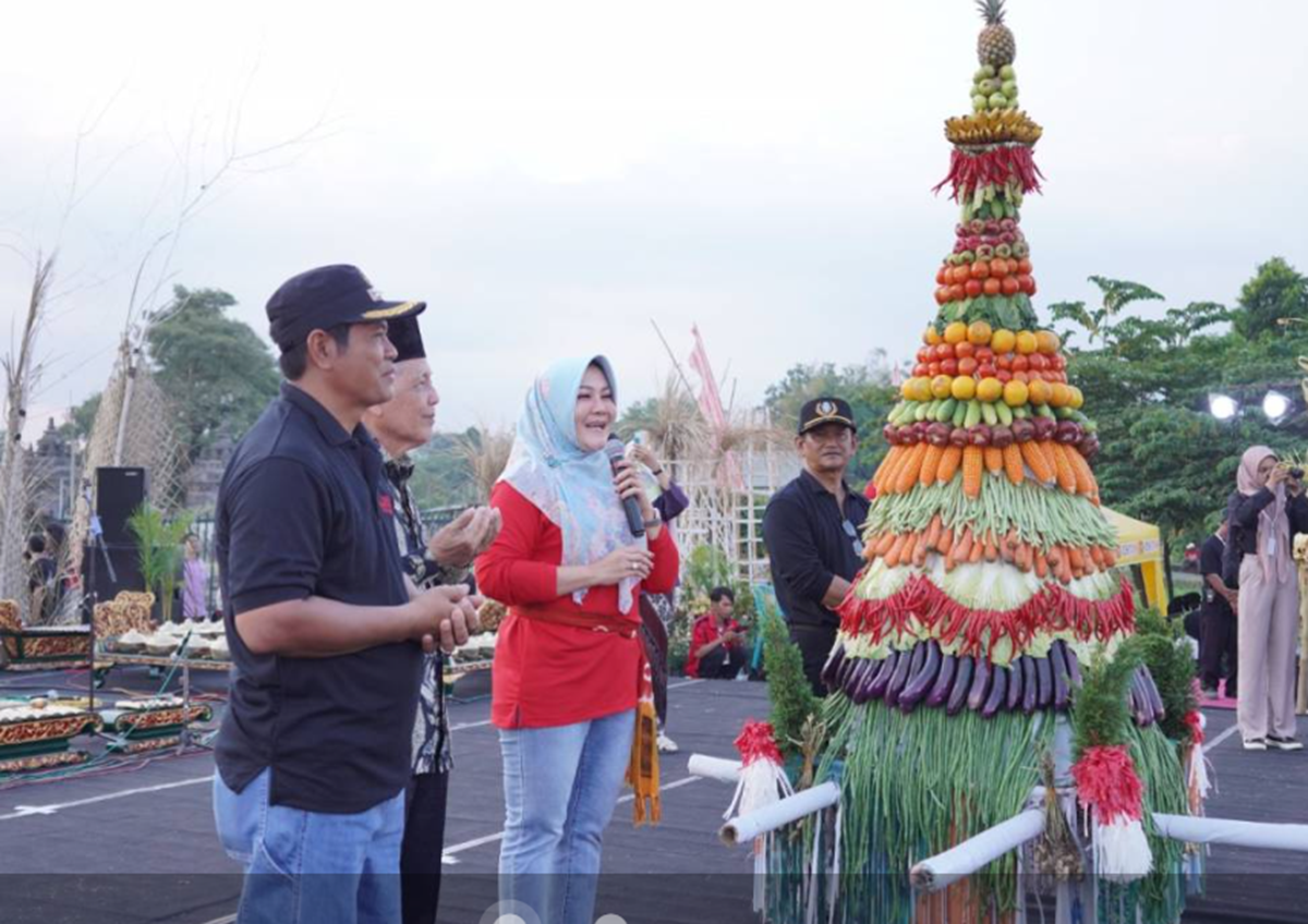 Festival Candi Kembar kembali digelar dan diramaikan Kirab Gunungan