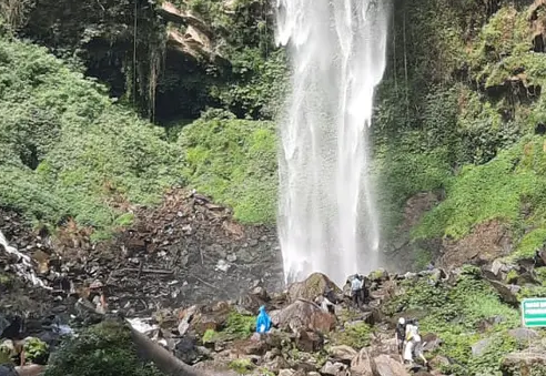 Fakta menarik Karanganyar salah satunya Grojogan sewu Tawang mangu