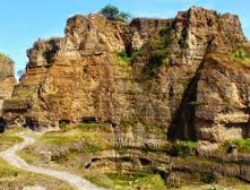 Brown Canyon, Tempat Berburu Foto Instagramable dengan Pemandangan Tebing yang Mengesankan