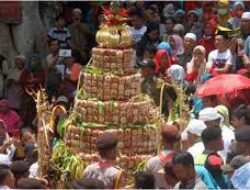 Mengenal Lebih Dekat Keunikan Tradisi Yaqowiyu, Festival Penyebaran Kue Apem Klaten