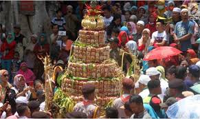Keunikan Tradisi Yaqowiyu yang menjadi festival penyebaran kue apem Klaten.