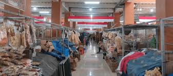 Pasar Klewer Solo menjadi surganya belanja murah.