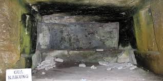 Goa Selarong pernah menjadi markas besar Pangeran Diponegoro.