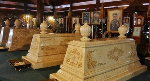 Karanganyar menyimpan fakta menarik yaitu keberadaan makam keluarga mantan Presiden Suharto