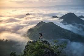Wisata Gunung Cumbri merupakan bukit kece yang bikin kamu merasa di atas awan.