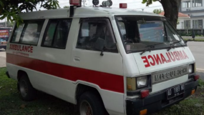 Ambulans yang berpindah sendiri di lokasi bekas RSUD Banyudono