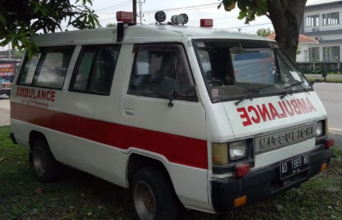 Ambulans yang berpindah sendiri di lokasi bekas RSUD Banyudono