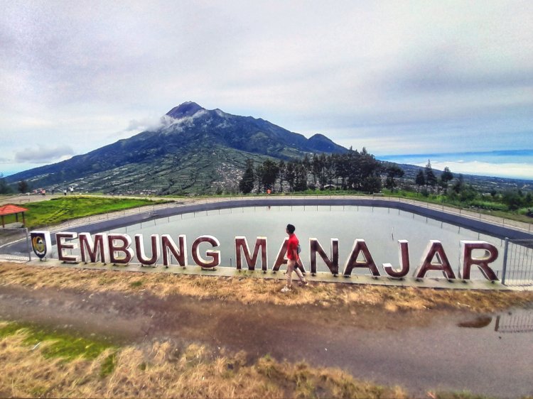 Embung Manajar merupakan tempat penampungan air dengan pemandangannya yang indah.
