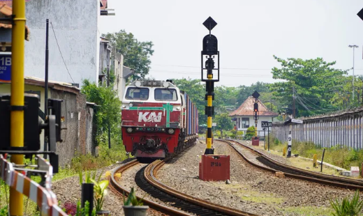 Perlintasan kereta api Mbah Ruwet di Klaten yang terkenal