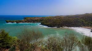 Wisata Pantai Baron yang memiliki ar dua rasa.