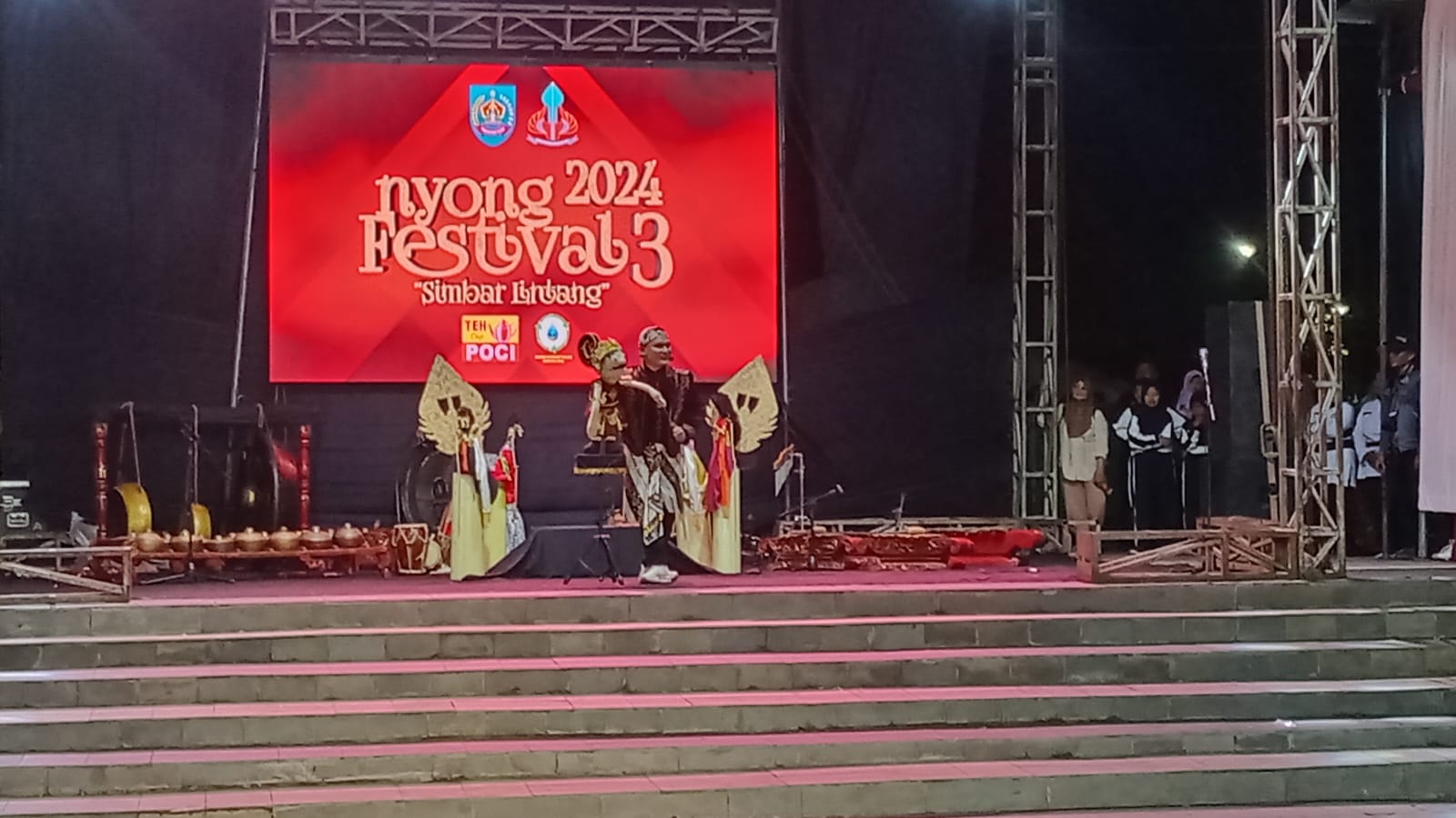 MERIAH – Ipulogi saat tampil dalam kegiatan Nyong Festival 3 bertema Simbar Lintang di Trasa, Sabtu malam