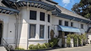 Loji Gandrung memiliki jejak sejarah yang mendalam.