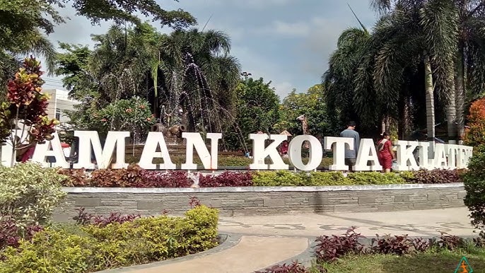 Taman Kota Klaten merupakan tempat hiburan bagi warga lokal dan luar kota.