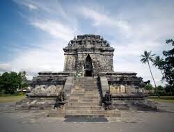 Wisata Candi Mendut Lebih Tua dari Borobudur, Ada Kisah Sejarah Menarik
