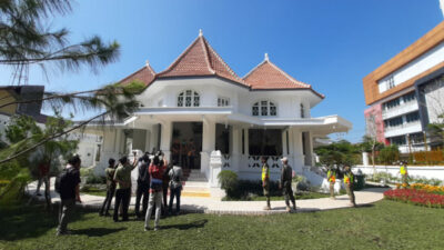 Omah Lowo merupakan bangunan yang cukup aestetic namun dulunya pernah tertinggal.