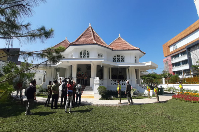 Omah Lowo merupakan bangunan yang cukup aestetic namun dulunya pernah tertinggal.